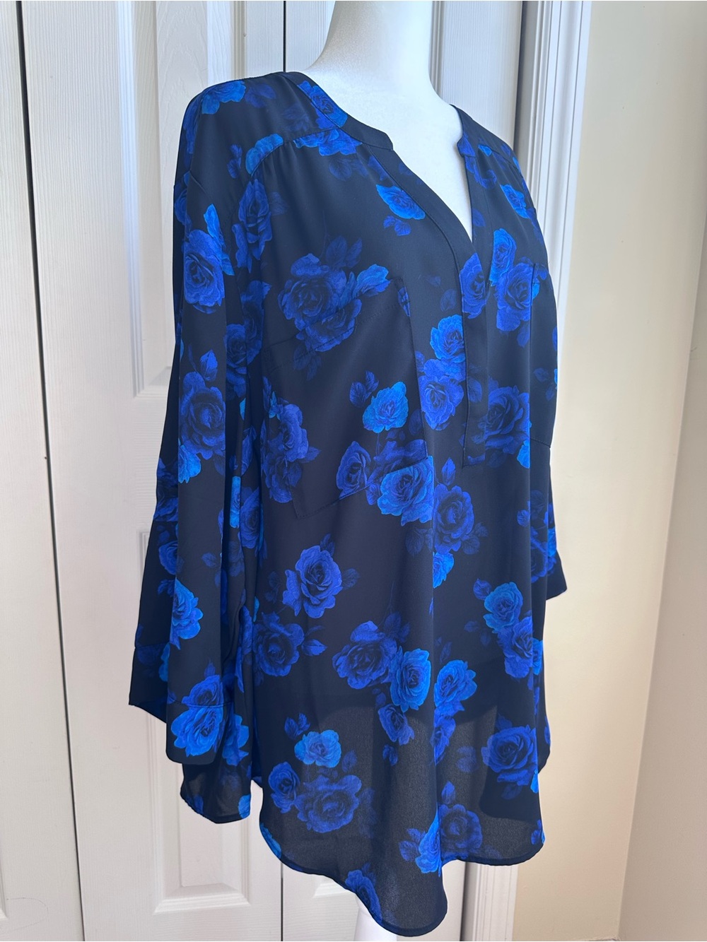 torrid Harper *NWT* Black Blouse with Bright Blue Floral Print